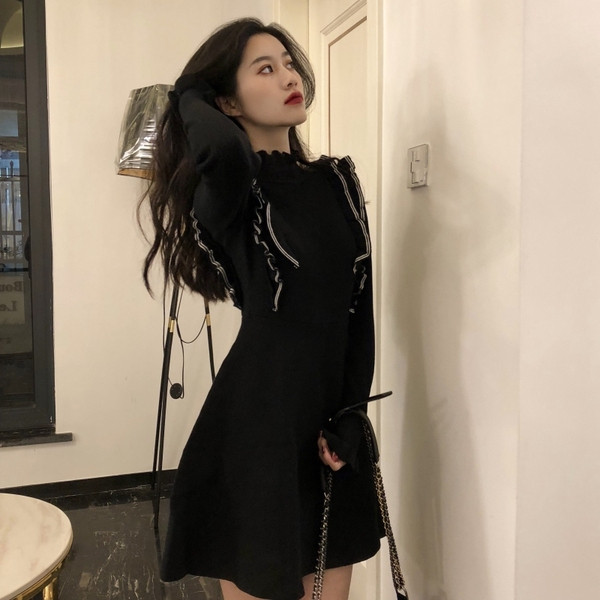 Elegáns női ruha hosszú ujjal