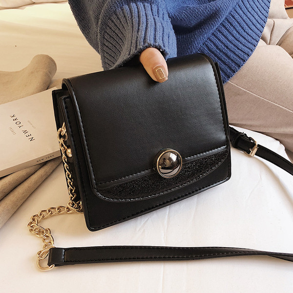 Γυναικεία μικρή τσάντα σε τέσσερα χρώματα