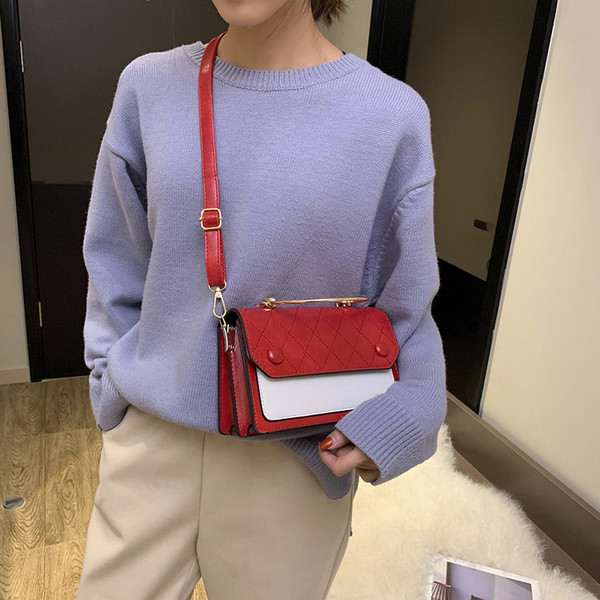 Öt színben fém fogantyúval készült modern női táska öko bőrből