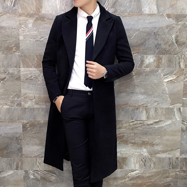 Stílusos férfi hosszú kabát V-alakú gallérral fekete színben