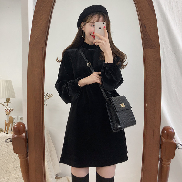 Női retro stílusú ruha fekete színben