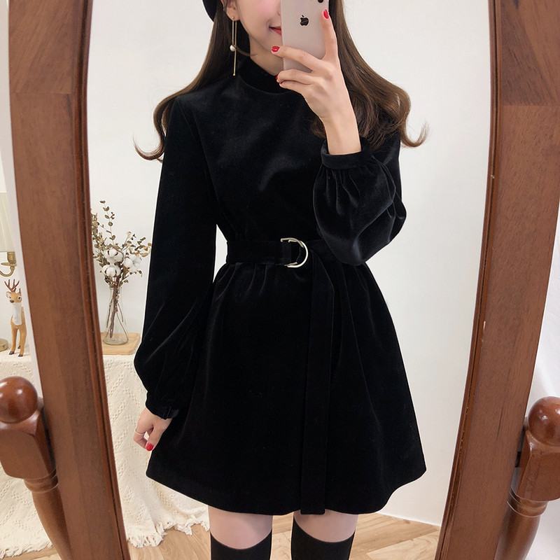 Női retro stílusú ruha fekete színben