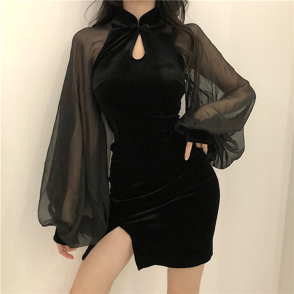 Κομψό γυναικείο  φόρεμα με φαρδιά μανίκια σε μαύρο χρώμα