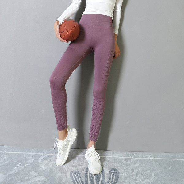 Αθλητικό γυναικείο κολάν σε μαύρο, μπλε και μοβ χρώμα