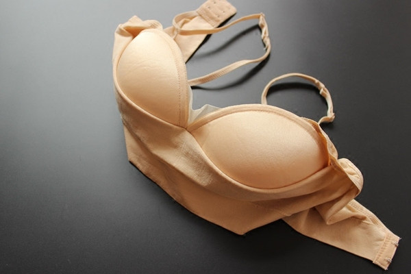 Αναπνευστικά αθλητικά εσωρούχα σε τέσσερα χρώματα