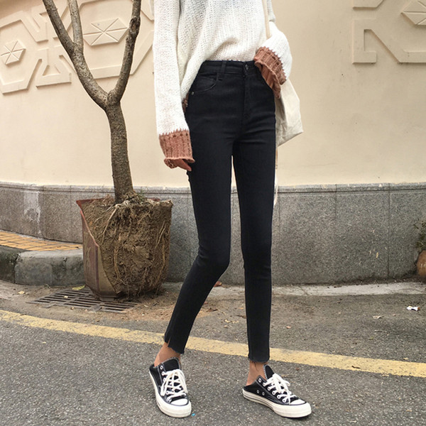 Γυναικεία Slim Jeans σε δύο χρώματα