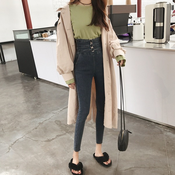 Aktuális női testhezálló farmernadrág magas derékkal