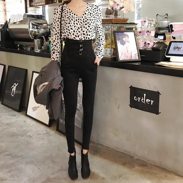 Aktuális női testhezálló farmernadrág magas derékkal