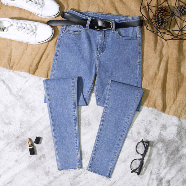 Aktuális női farmer két színben