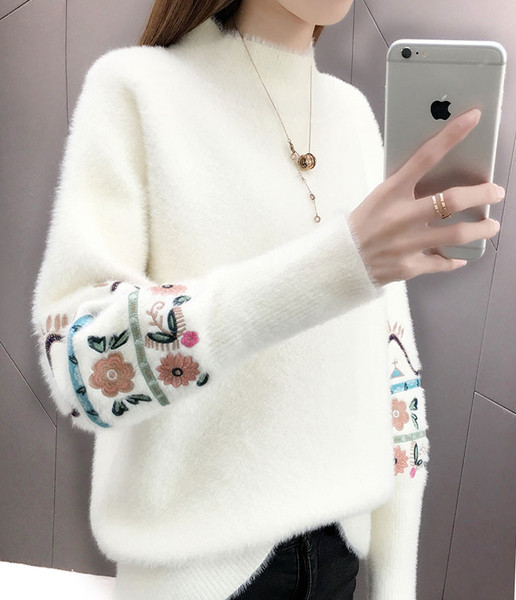 Puha téli pulóver színes hímzéssel több színben