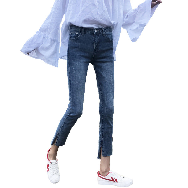 Kék színű, testre szabott női farmer