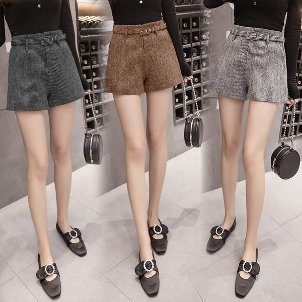 Modern női magas derekú rövidnadrág több színben