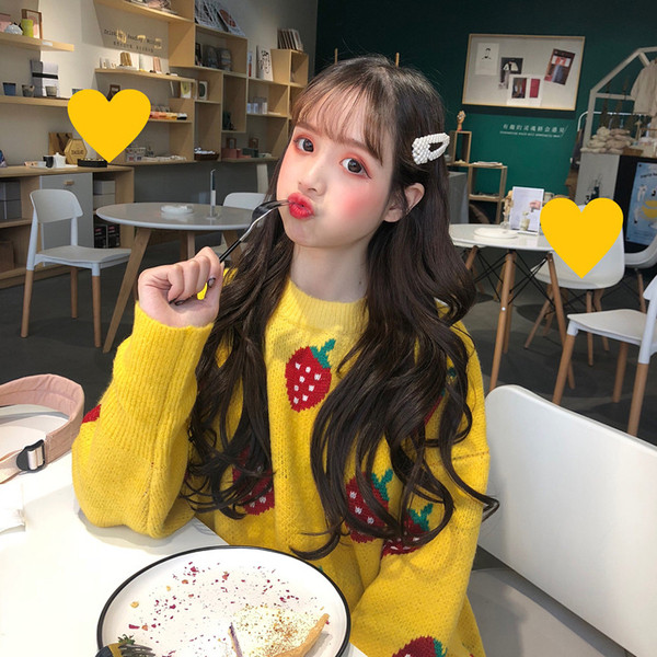 Hétköznapi női pulóver színes hímzéssel, hosszú mintával