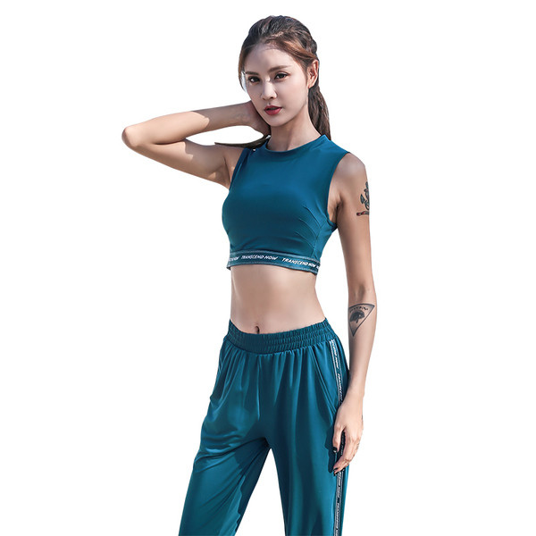 Két részből álló női sportkészlet, több színben felirattal