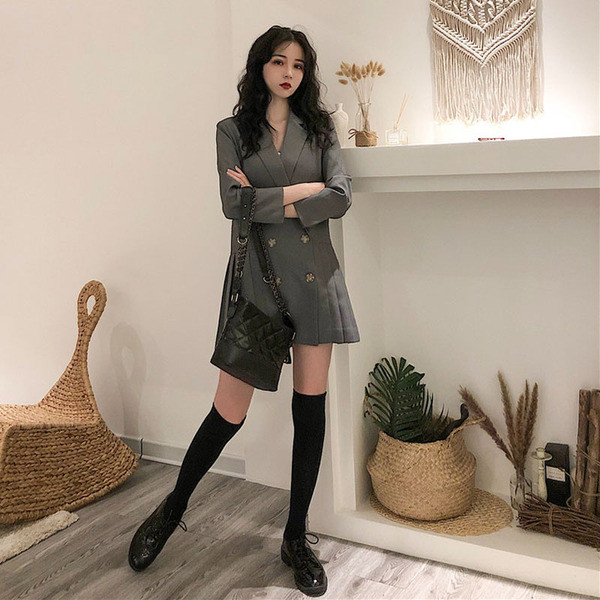 Stílusos női kabát szabású modell szürke és fekete színben