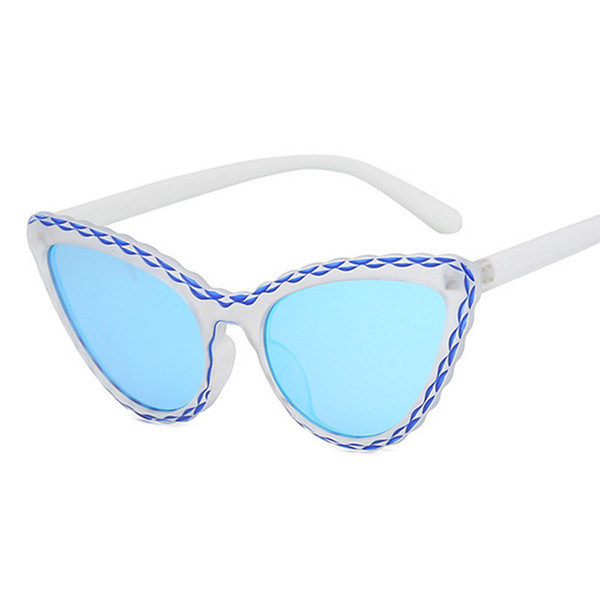 Aktuális női szemüveg macska formával, különböző színekben