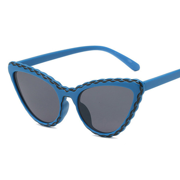 Aktuális női szemüveg macska formával, különböző színekben