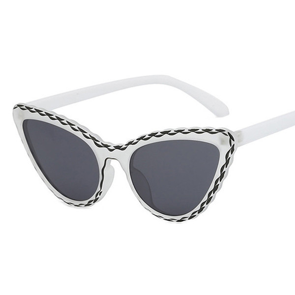 Aktuális női szemüveg macska formával, különböző színekben