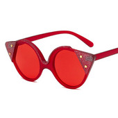 Modern színes női szemüveg piros, fekete, lila és kék színekben