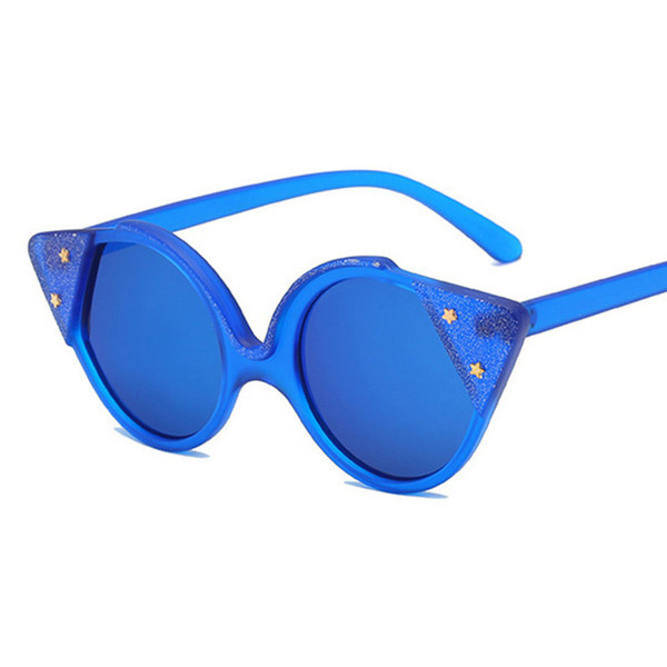 Modern színes női szemüveg piros, fekete, lila és kék színekben