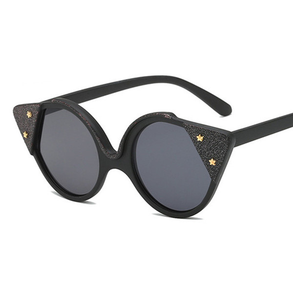 Modern színes női szemüveg piros, fekete, lila és kék színekben