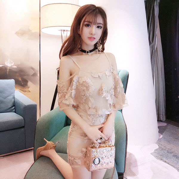 Stílusos női ruha vékony pántokkal, két színben