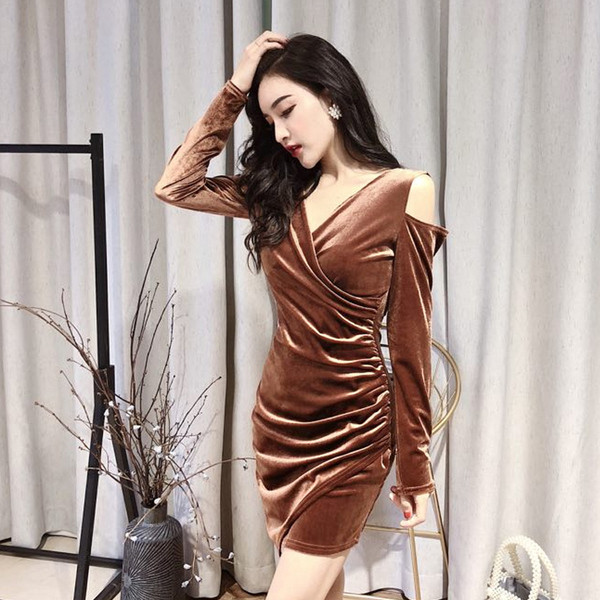 Rochie de dama din catifea cu decolteu in V si maneci lungi