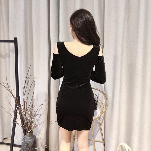 Rochie de dama din catifea cu decolteu in V si maneci lungi