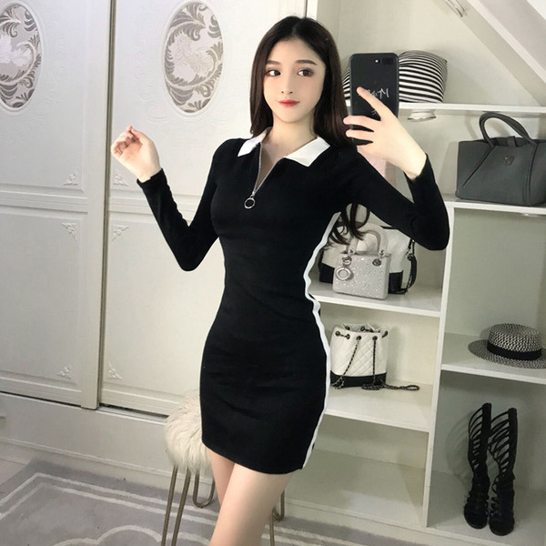 Fekete-fehér női ruha szegéllyel és gallérral