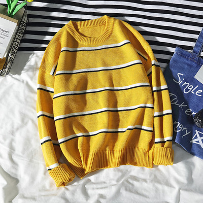 Μοντέρνο ανδρικό πουλόβερ σε κίτρινο χρώμα  με ρίγα