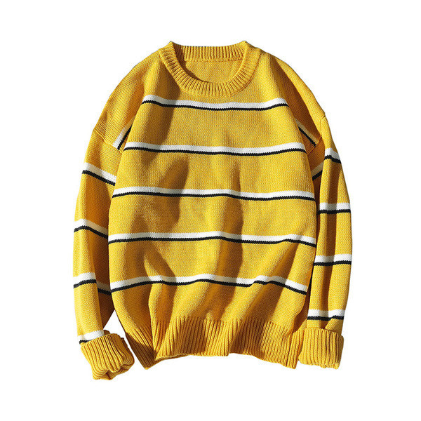 Μοντέρνο ανδρικό πουλόβερ σε κίτρινο χρώμα  με ρίγα