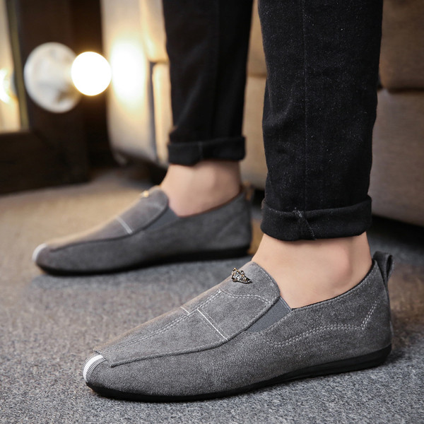 Öko velúrból készült stílusos férfi mokaszinok, többféle színben