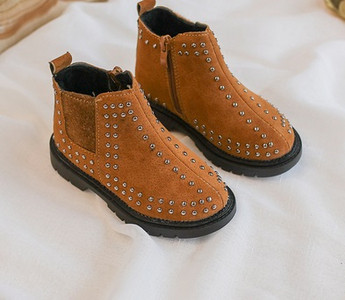 Modern gyerekcsizma lányoknak kétféle modellben és két színben