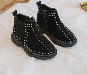 Modern gyerekcsizma lányoknak kétféle modellben és két színben