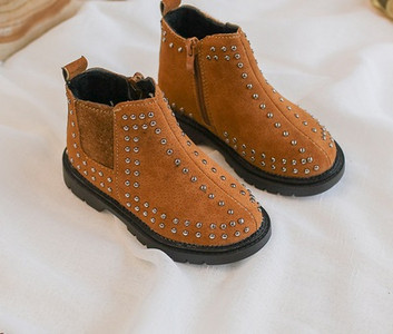 Modern gyerekcsizma lányoknak kétféle modellben és két színben