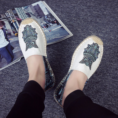 Öko bőrből készült férfi mokaszinok fehér színben