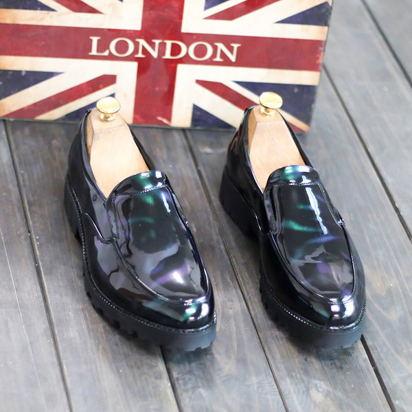 Μοντέρνα ανδρικά μοκασίνια σε πολλά χρώματα