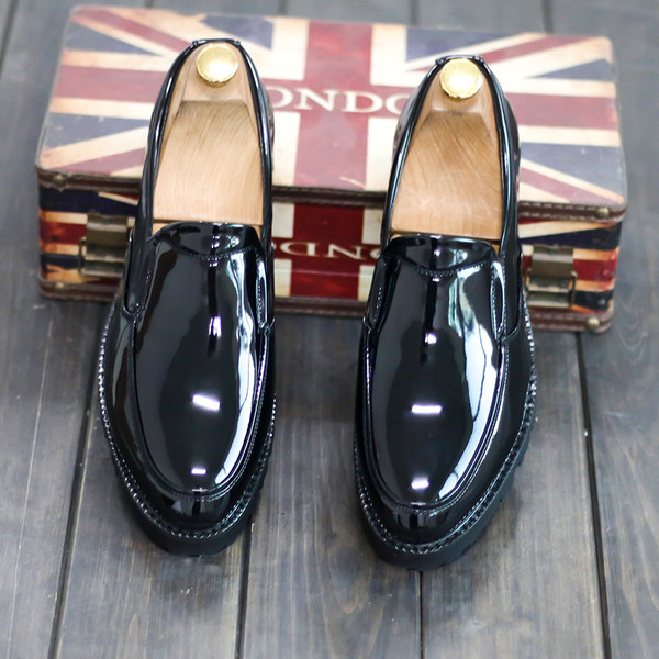 Μοντέρνα ανδρικά μοκασίνια σε πολλά χρώματα