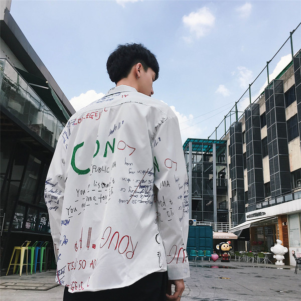 Modern férfi ing fekete-fehér felirattal