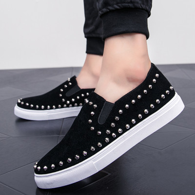 Μοντέρναανδρικά μοκασίνια  με μεταλλικά τρουξ σε διάφορα χρώματα