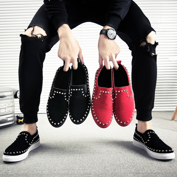 Μοντέρναανδρικά μοκασίνια  με μεταλλικά τρουξ σε διάφορα χρώματα