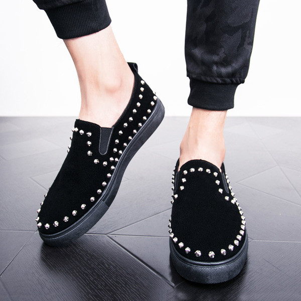 Μοντέρναανδρικά μοκασίνια  με μεταλλικά τρουξ σε διάφορα χρώματα