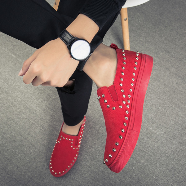 Μοντέρναανδρικά μοκασίνια  με μεταλλικά τρουξ σε διάφορα χρώματα