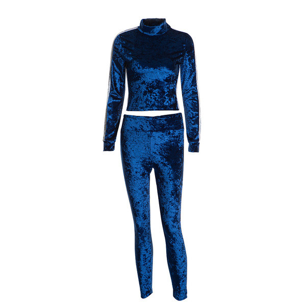 Γυναικείο αθλητικό βελούδινο σετ  σε μπλε χρώμα με λευκή δαντέλα