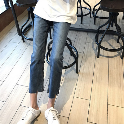 Μοντέρνα γυναικεία μπλε τζιν