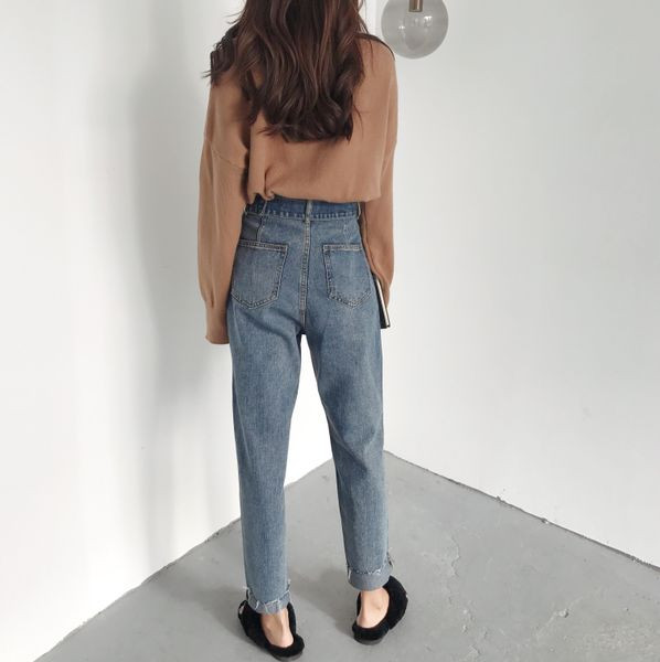 Άνετα γυναικεία τζιν παντελόνια σε ανοιχτό χρώμα