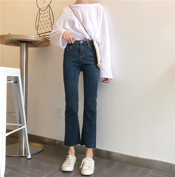 Γυναικεία μοντέρνα τζιν σε σκούρο μπλε χρώμα