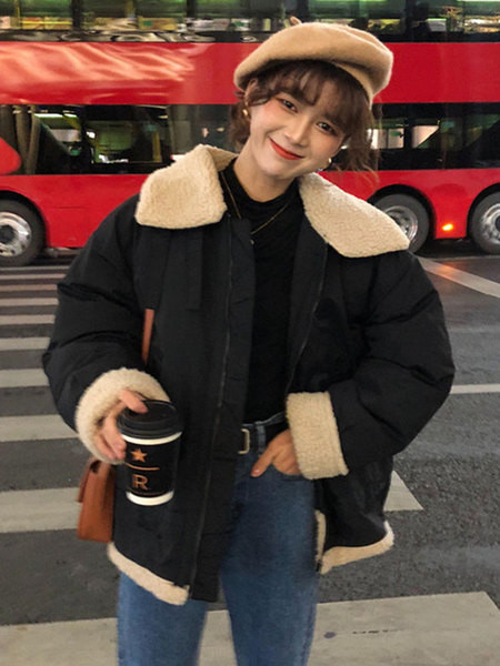 Γυναικείο μοντέρνο μπουφάν - ευρύ μοτίβο σε δύο χρώματα