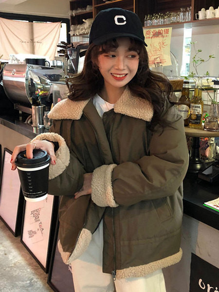 Γυναικείο μοντέρνο μπουφάν - ευρύ μοτίβο σε δύο χρώματα