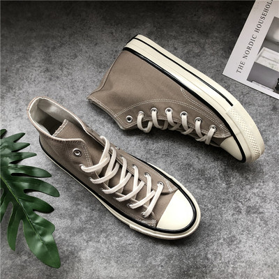 Αθλητικά πάνινα παπούτσια για άνδρες και γυναίκες σε διάφορα χρώματα